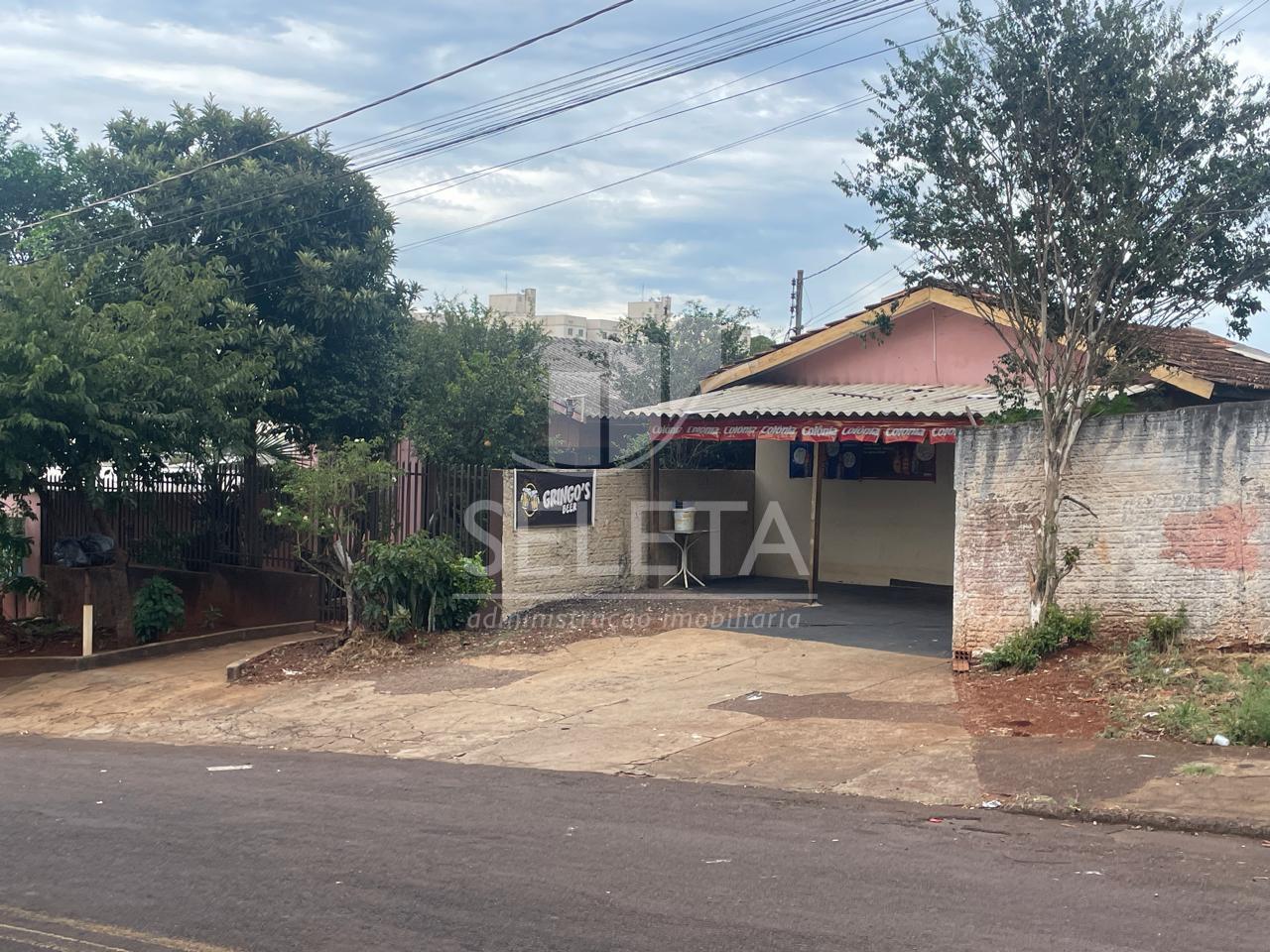 Terreno de Esquina com 525m2, e   2 casas construídas com 203,...