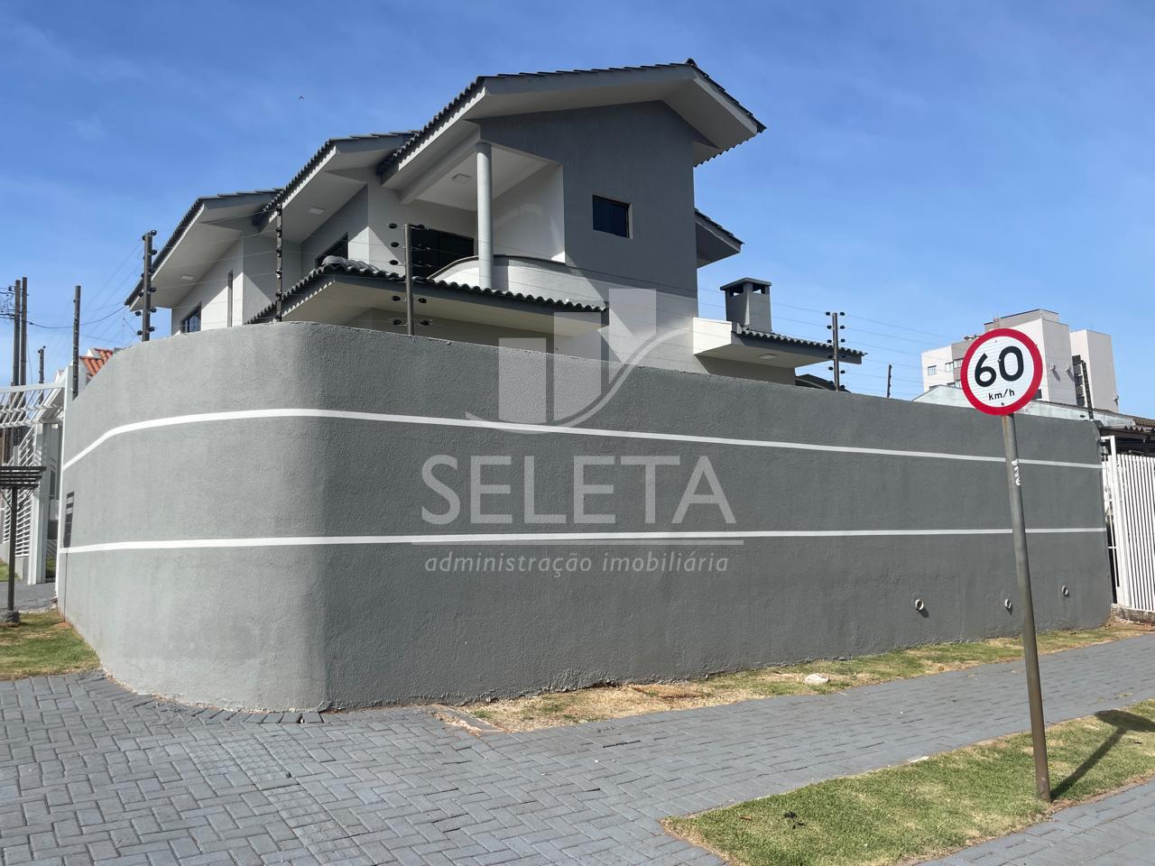 Lindo Sobrado seminovo à venda, com 170,19m2, de esquina,  Par...