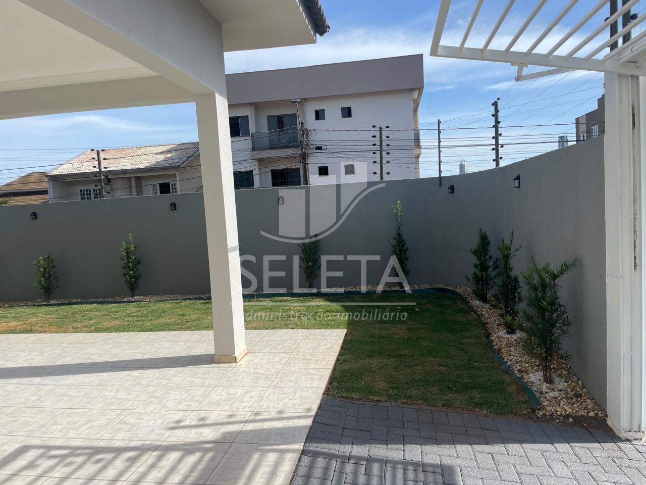 Lindo Sobrado seminovo à venda, com 170,19m2, de esquina,  Par...