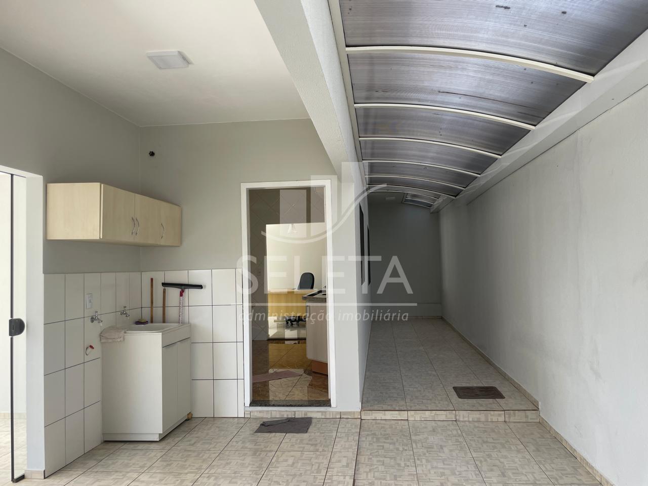 Lindo Sobrado seminovo à venda, com 170,19m2, de esquina,  Par...