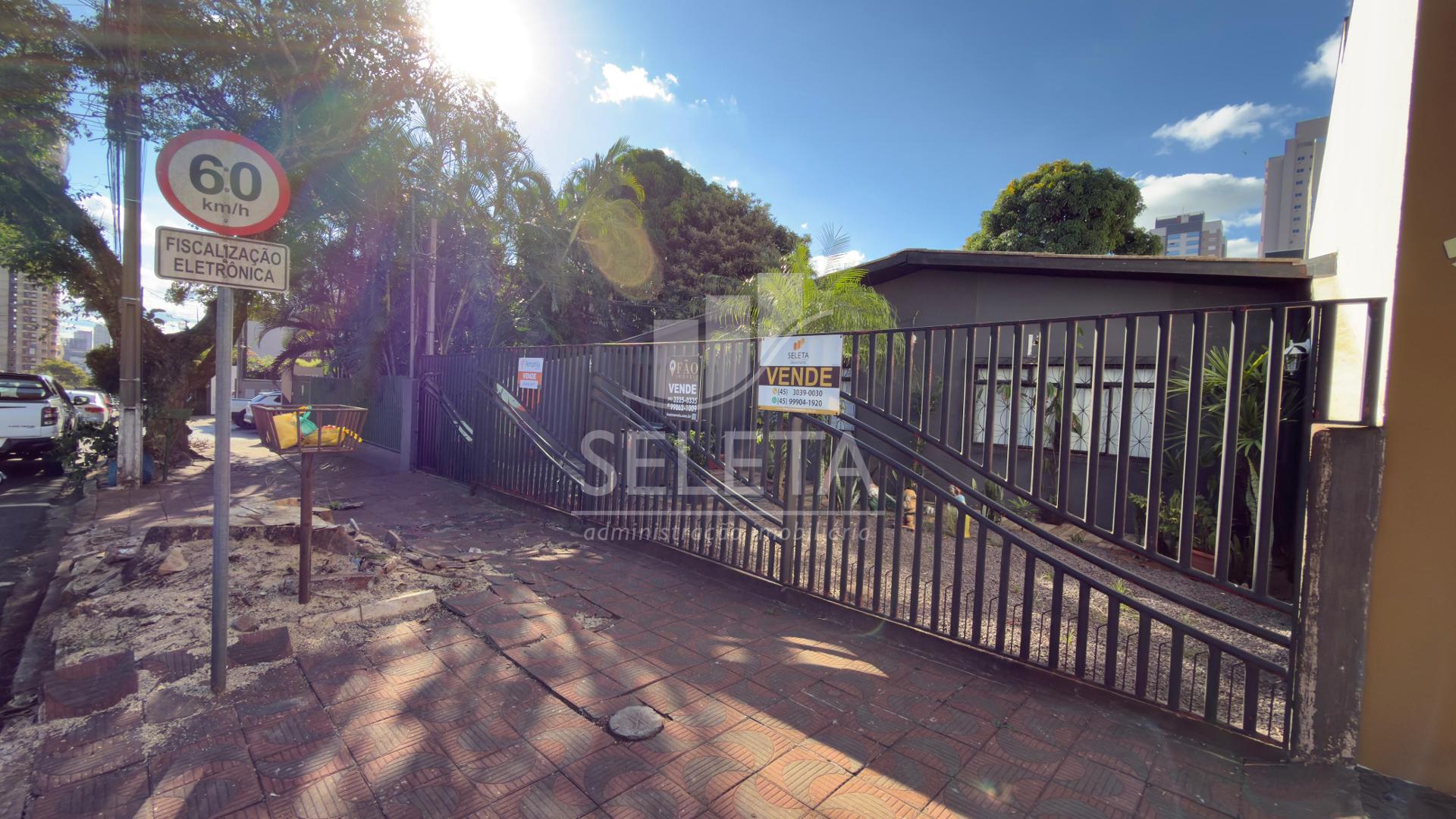 Vende-se terreno extremamente comercial no centro da cidade de...