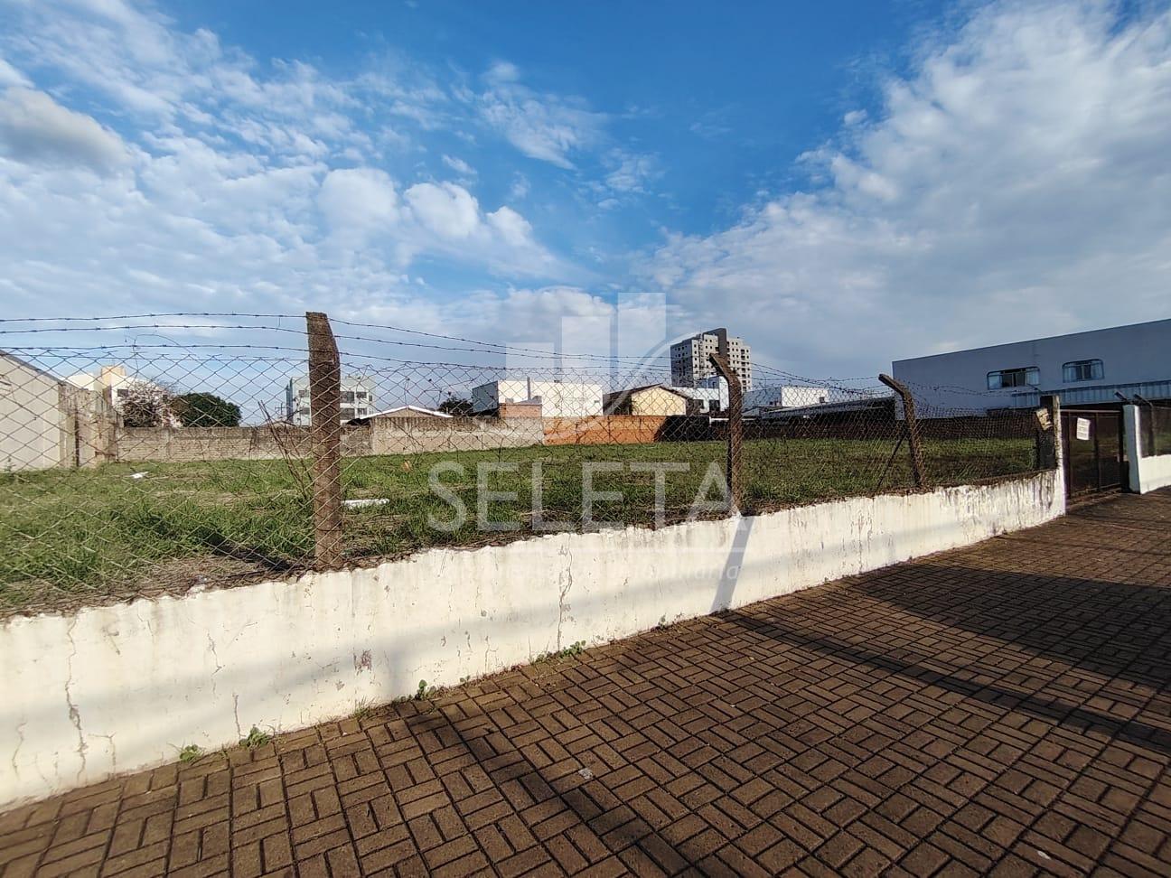 Excelente terreno comercial localizado na Avenida Tancredo Nev...