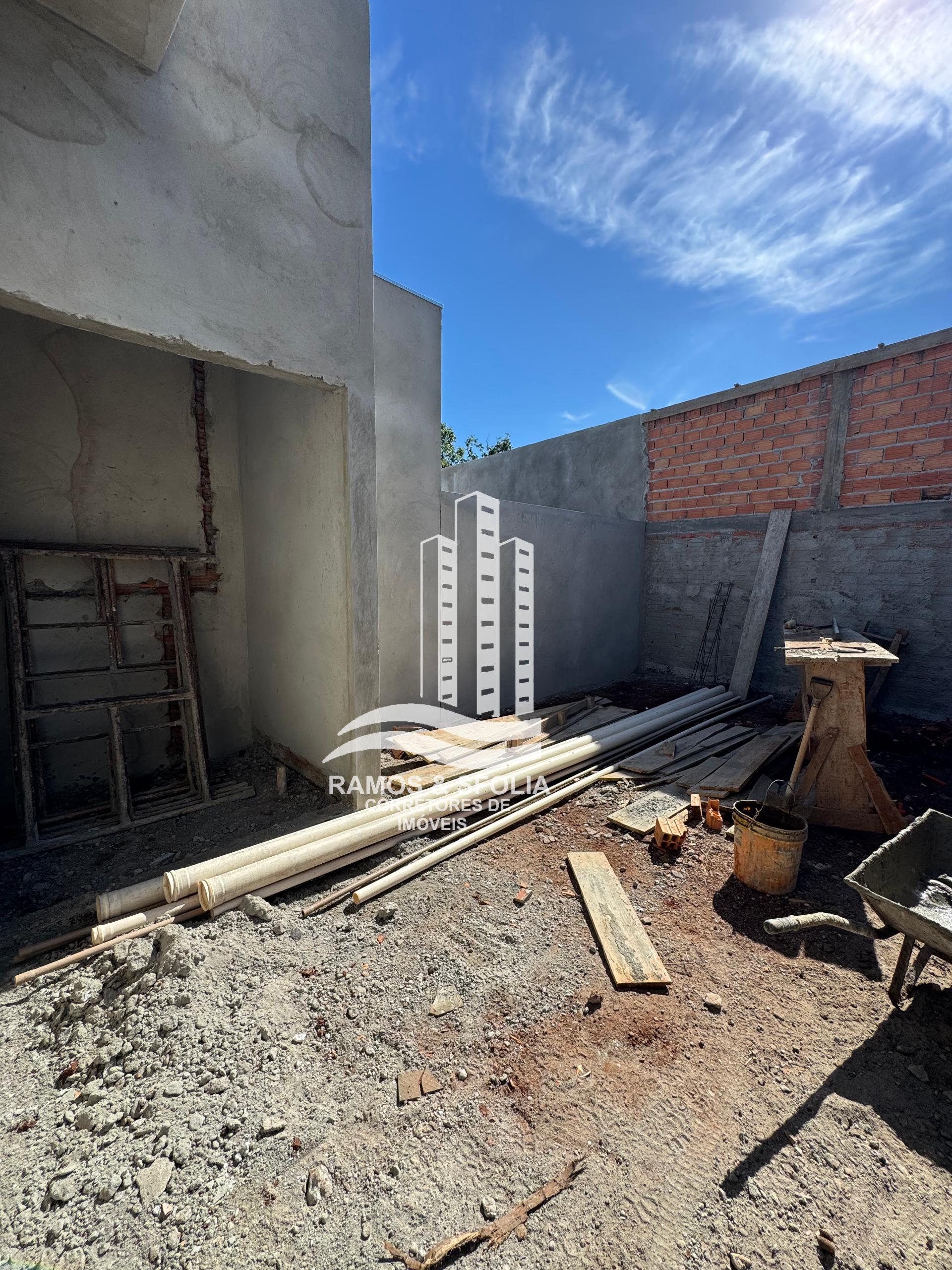 Lavanderia e sobra de terreno