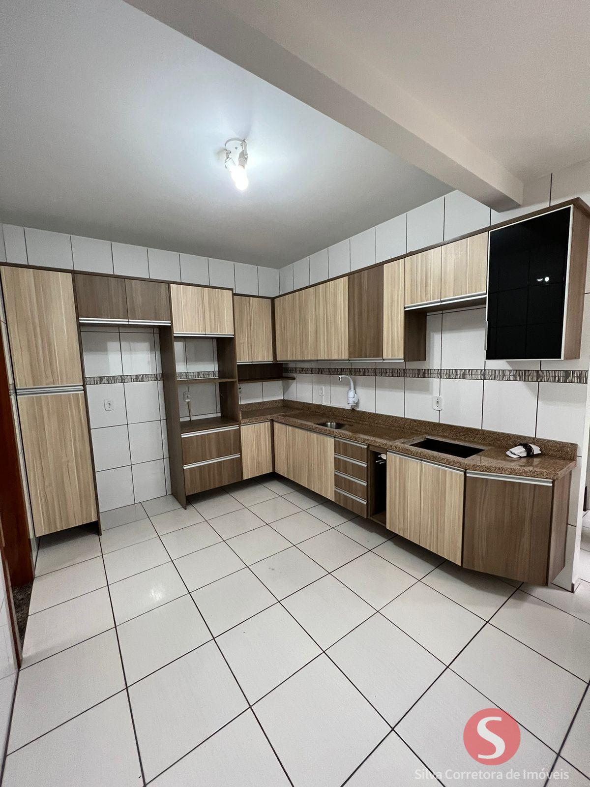 Sobrado a venda, localizado no Bairro Alto da Colina, Dois Vizinhos-PR.