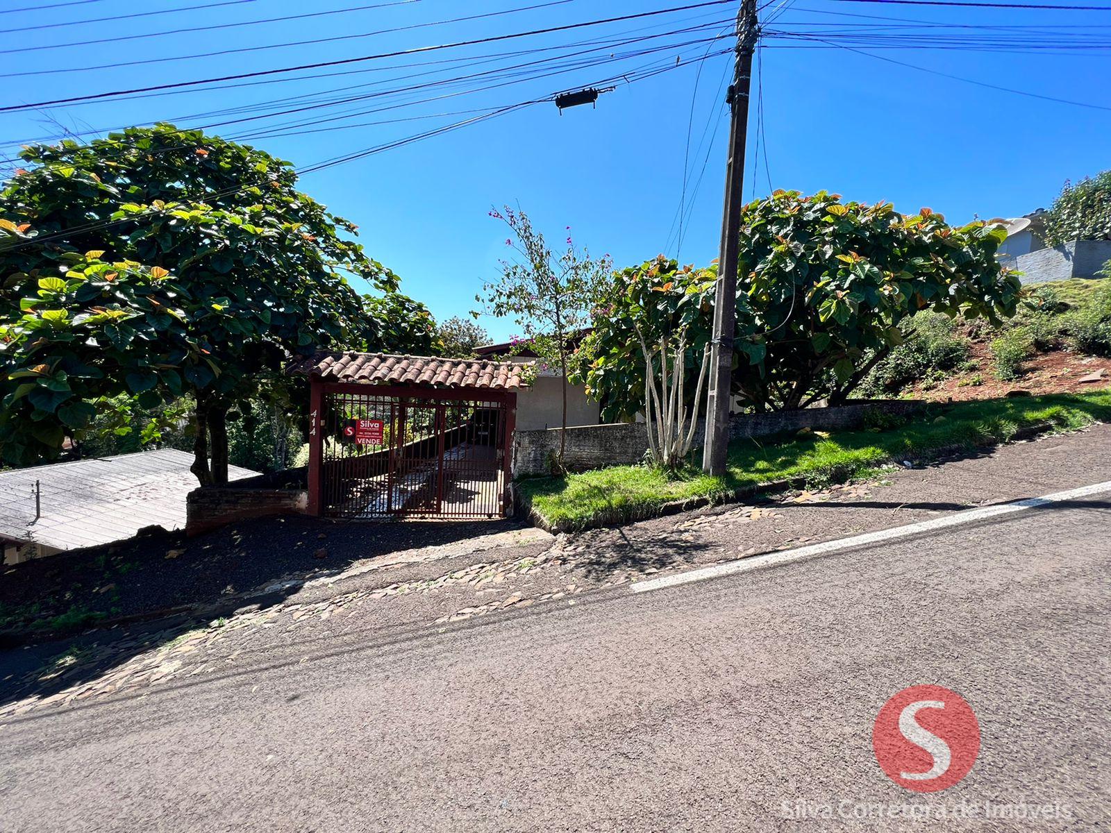 Casa a venda, localizada no Centro Norte, Dois Vizinhos-PR.