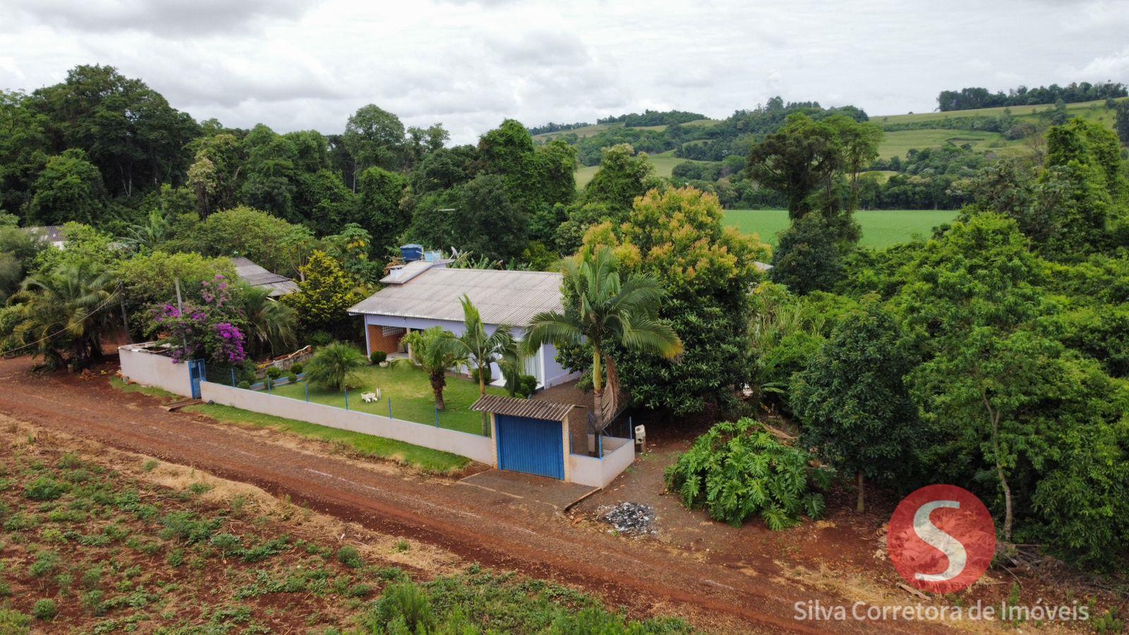 Chácara a venda, localizada nas proximidades das Águas do Verê...
