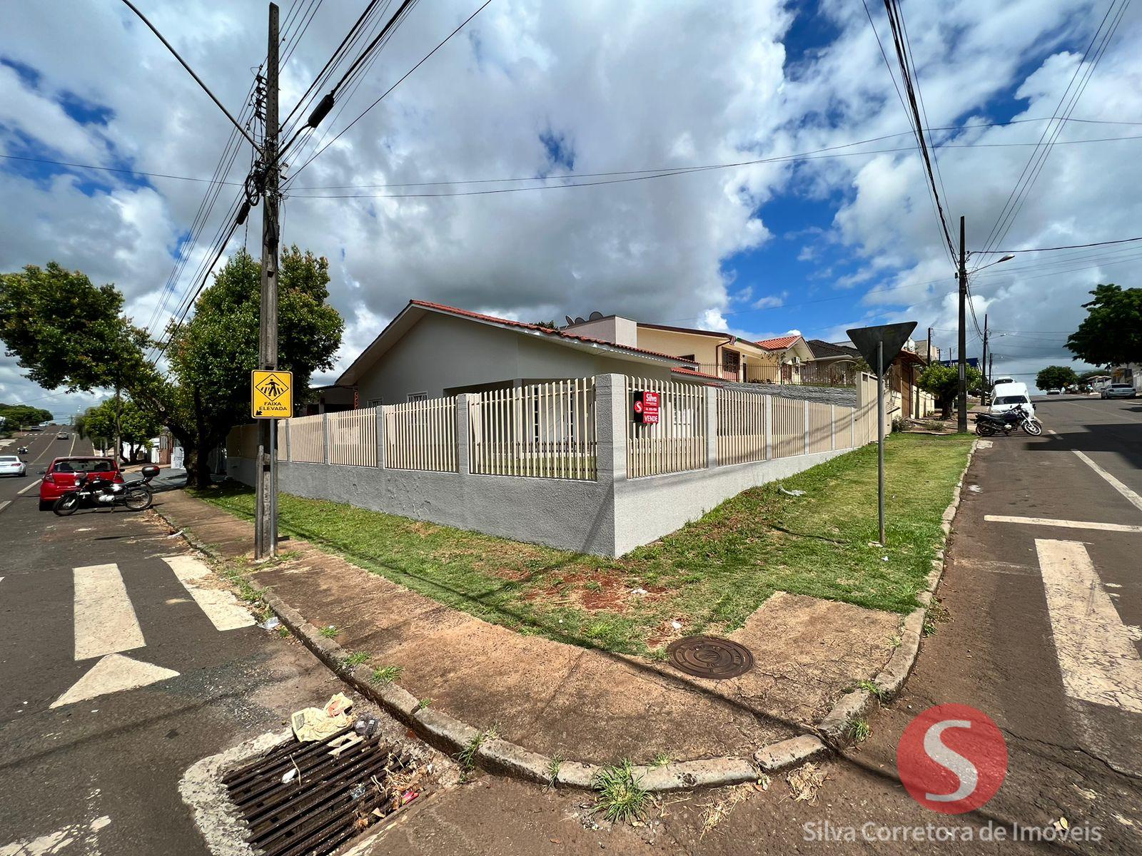 Casa a venda, localizada no Bairro So Francisco de Assis, Dois Vizinhos-PR.