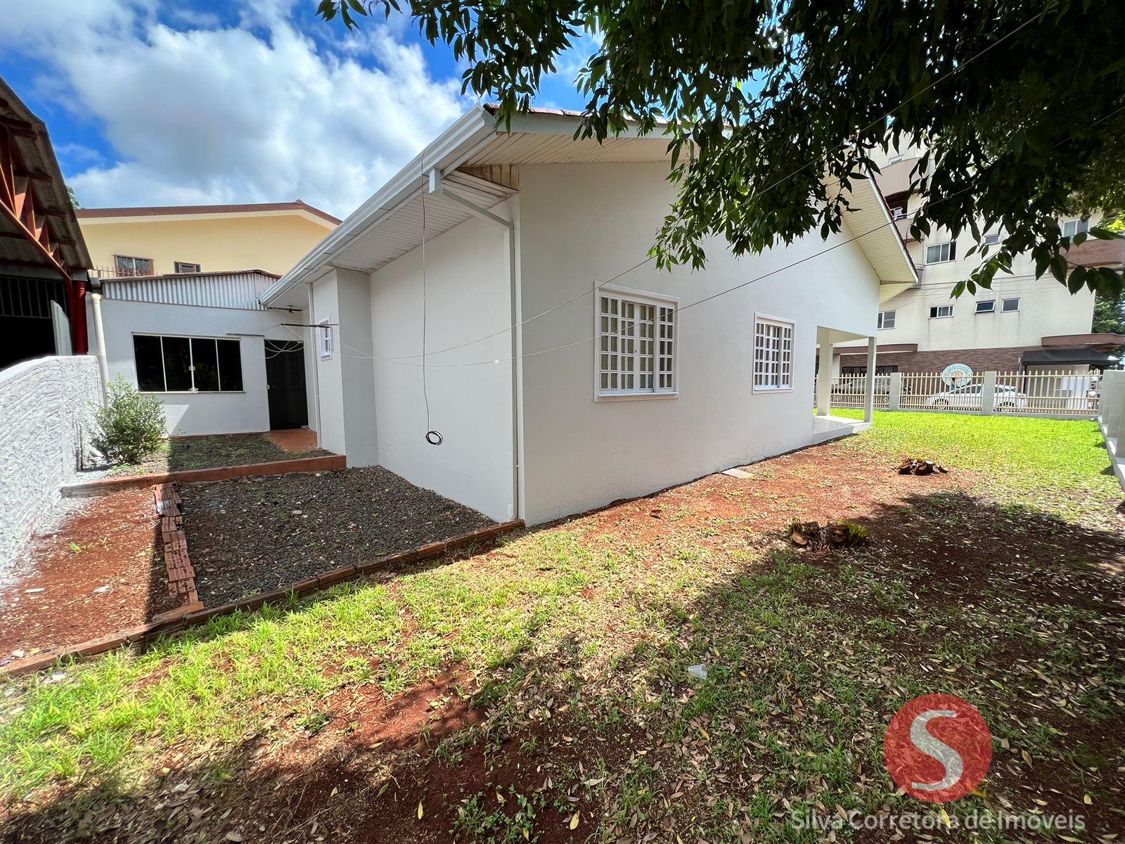 Casa a venda, localizada no Bairro So Francisco de Assis, Dois Vizinhos-PR.