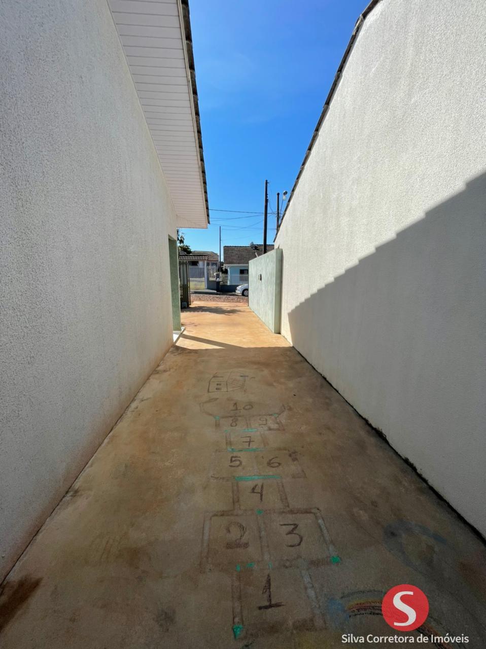 Casa a venda, localizada no Loteamento Zenci, Dois Vizinhos-PR.