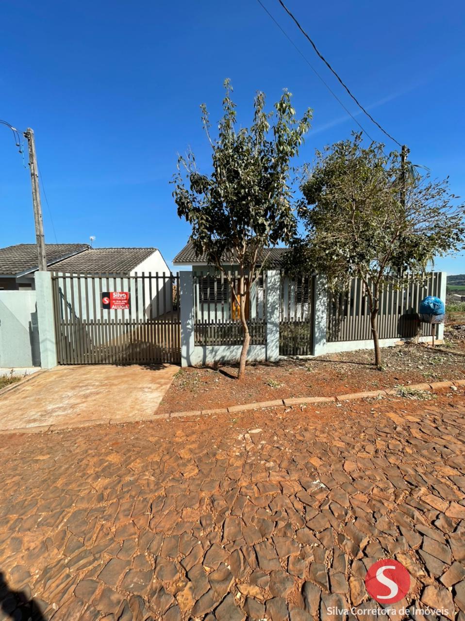 Casa a venda, localizada no Loteamento Zenci, Dois Vizinhos-PR.