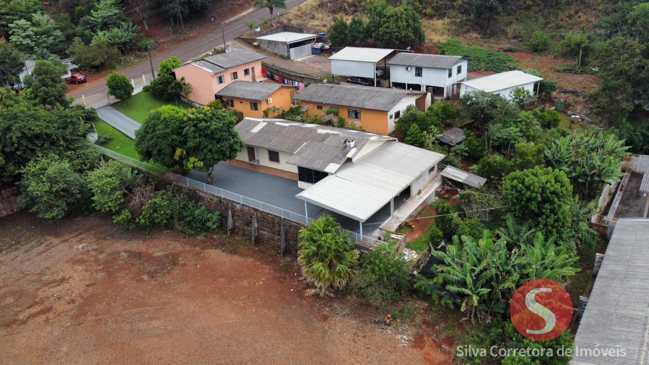 Casa a venda, localizada no Centro Sul, Dois Vizinhos-PR.