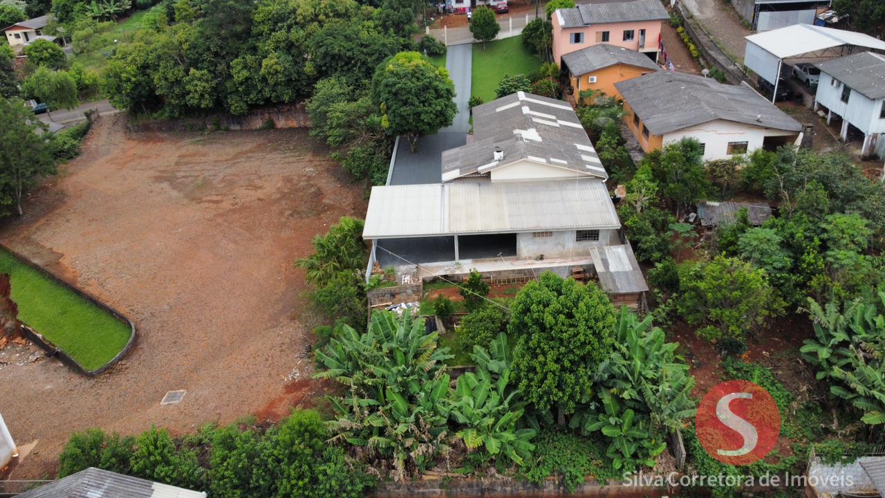 Casa a venda, localizada no Centro Sul, Dois Vizinhos-PR.