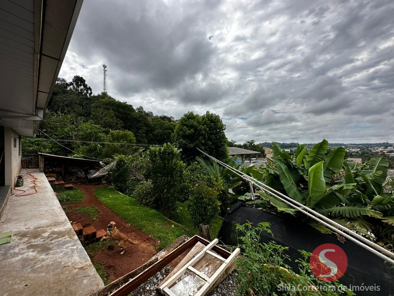 Casa a venda, localizada no Centro Sul, Dois Vizinhos-PR.