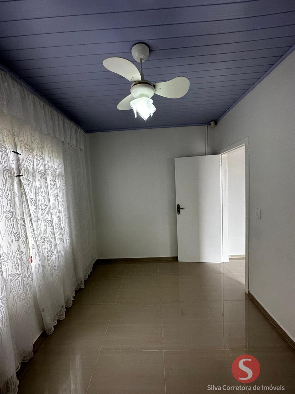Casa a venda, localizada no Centro Sul, Dois Vizinhos-PR.