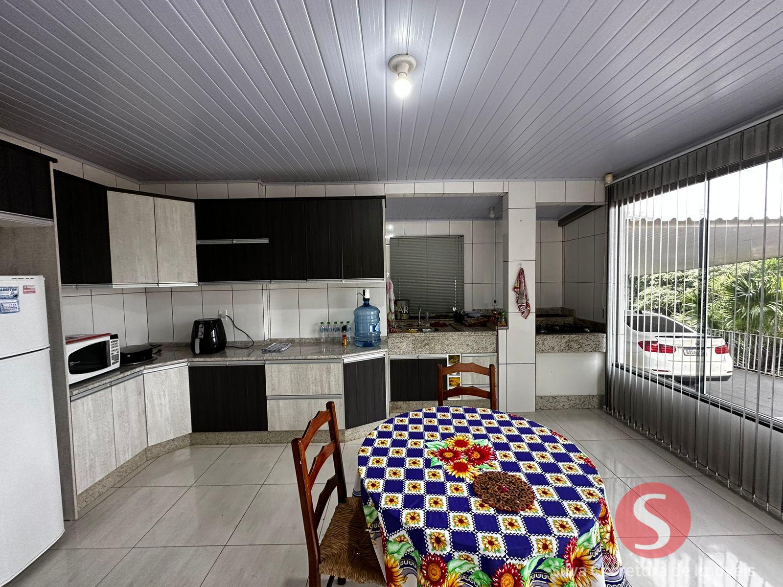 Casa a venda, localizada no Centro Sul, Dois Vizinhos-PR.