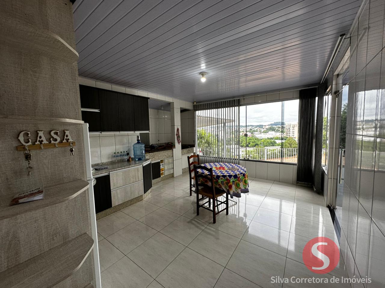Casa a venda, localizada no Centro Sul, Dois Vizinhos-PR.