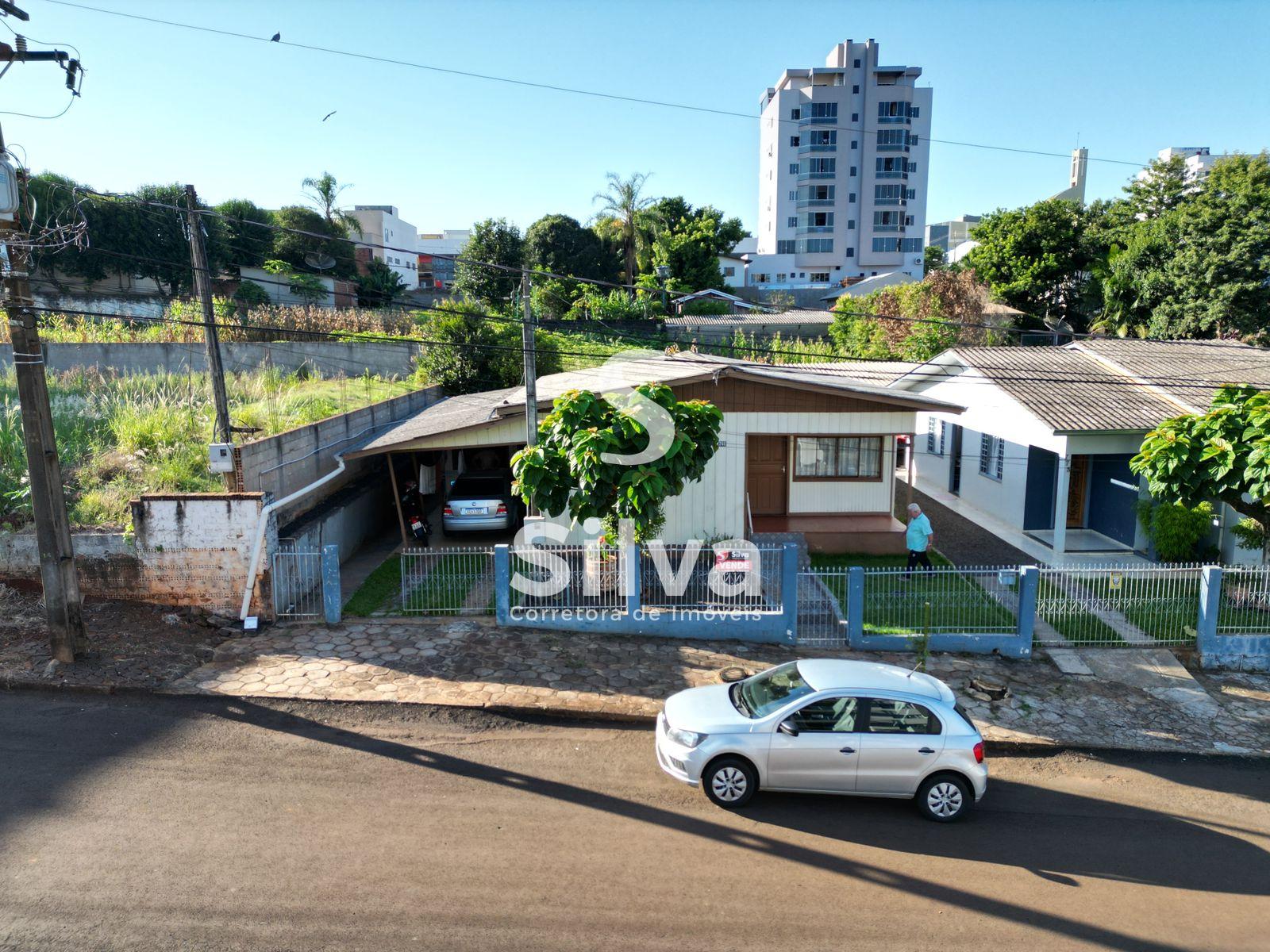 Casa a venda localizada no Centro Sul, Dois Vizinhos-PR.
