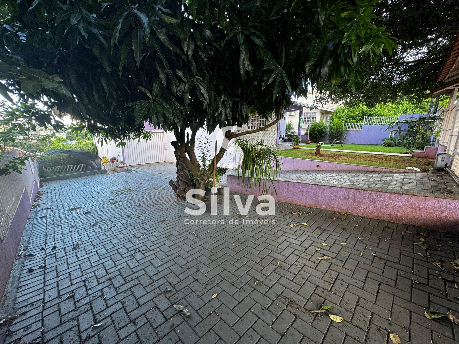Casa a venda localizada no Centro Norte, Dois Vizinhos-PR.