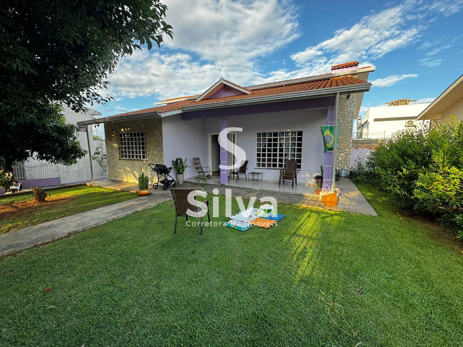 Casa a venda localizada no Centro Norte, Dois Vizinhos-PR.