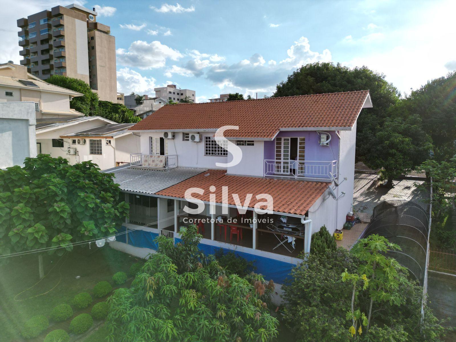 Casa a venda localizada no Centro Norte, Dois Vizinhos-PR.