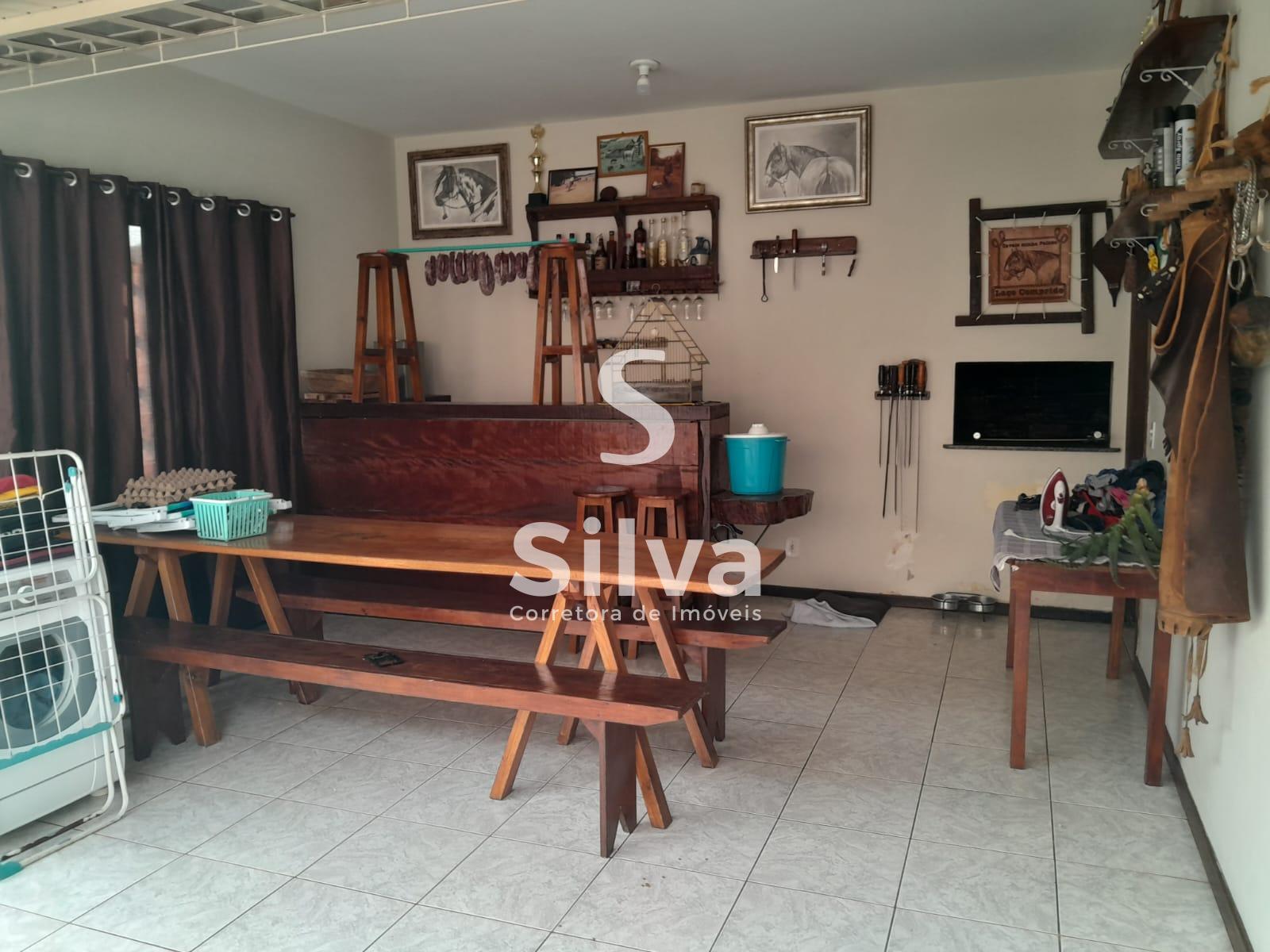 Casa a venda localizada no Bairro da Luz, Dois Vizinhos-PR.