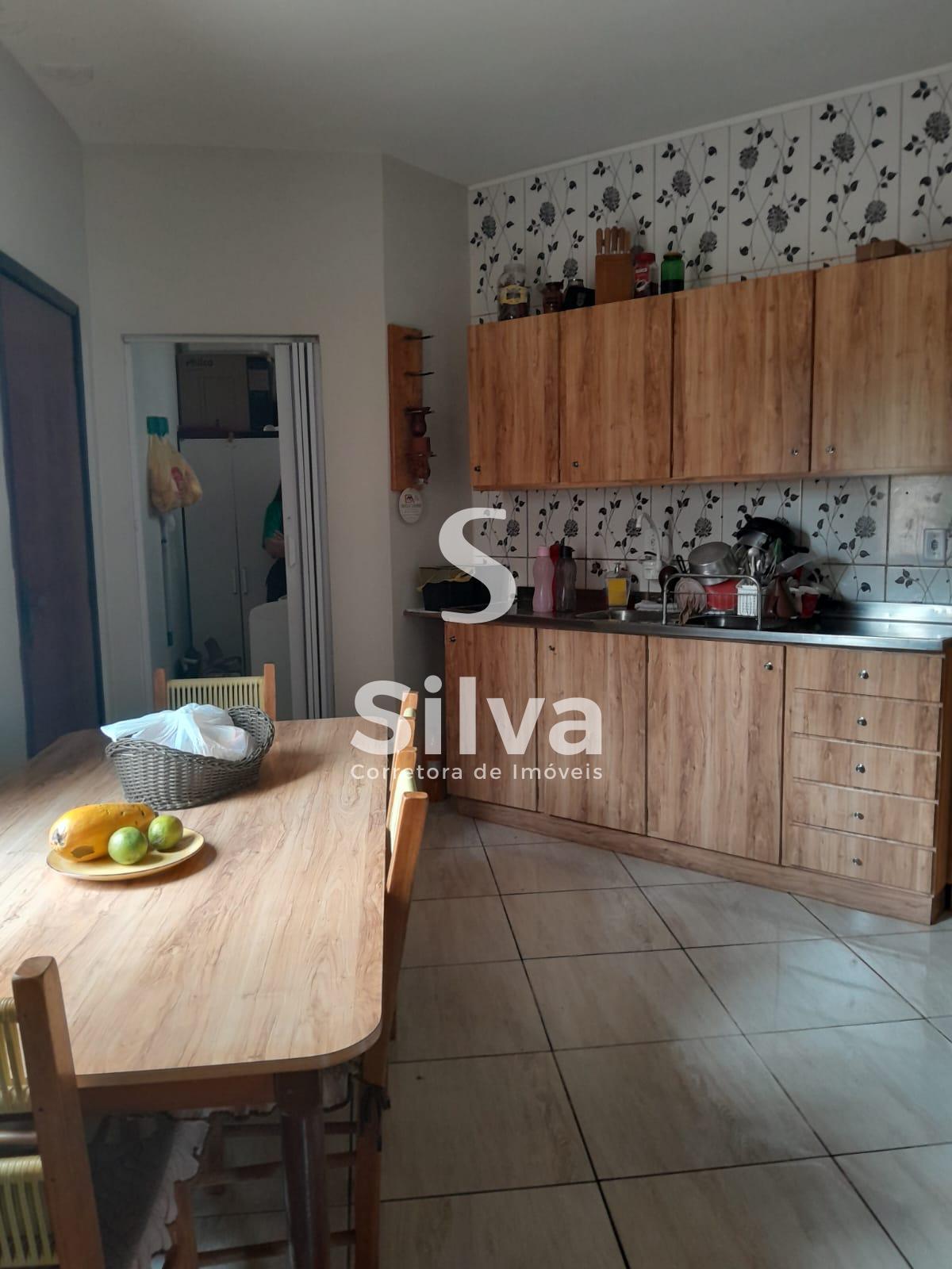 Casa a venda localizada no Bairro da Luz, Dois Vizinhos-PR.