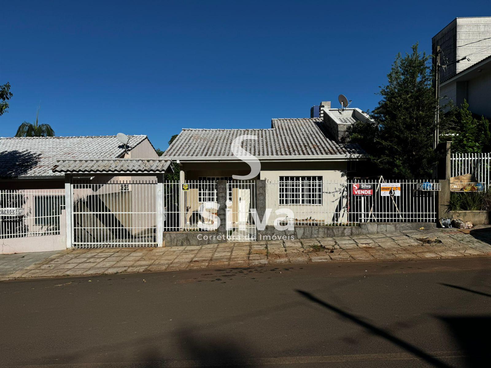 Casa a venda localizada no Bairro da Luz, Dois Vizinhos-PR.