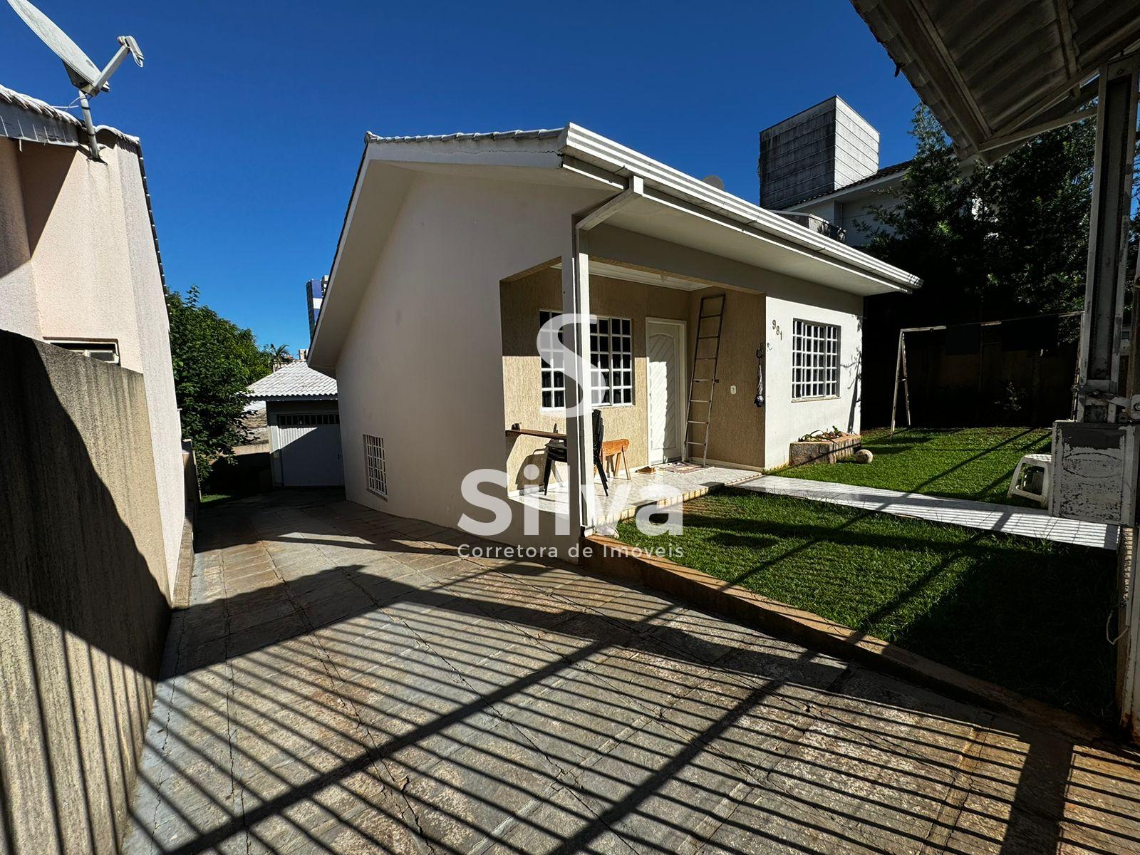 Casa a venda localizada no Bairro da Luz, Dois Vizinhos-PR.