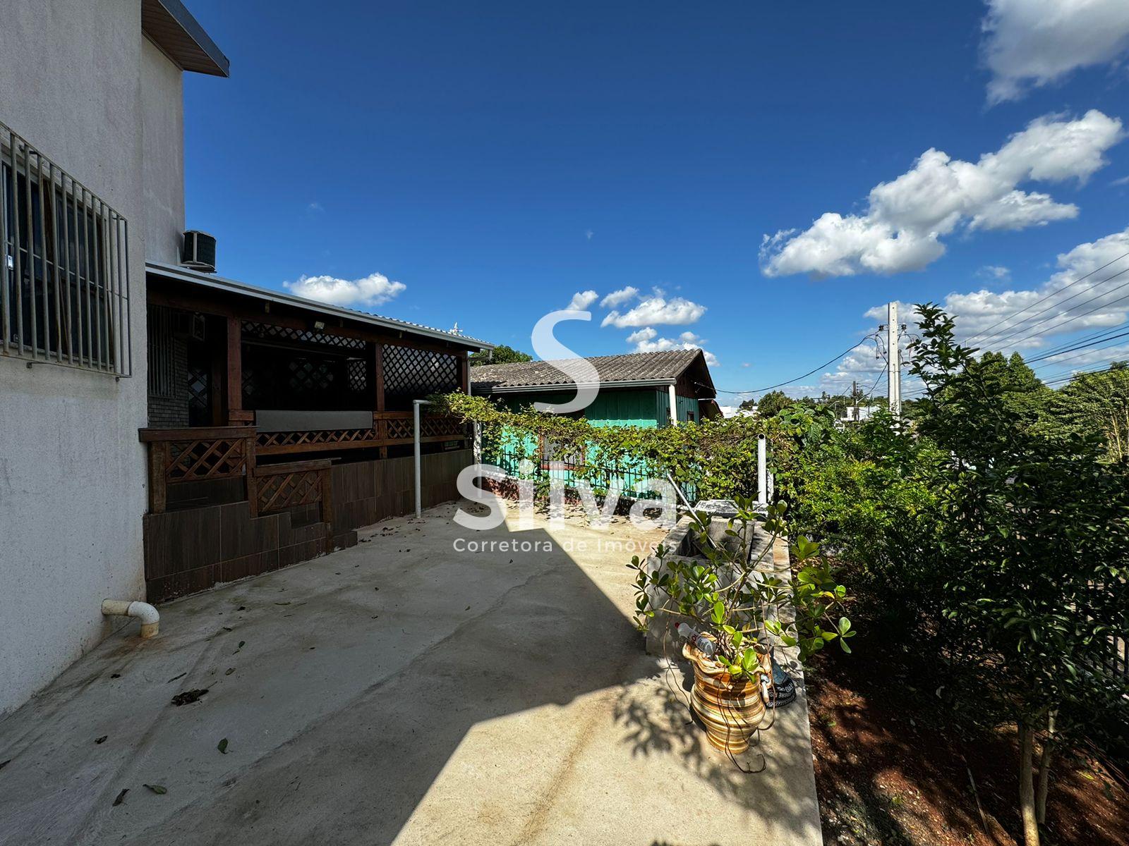 Casa a venda localizada no Bairro So Francisco de Assis, Dois Vizinhos-PR.