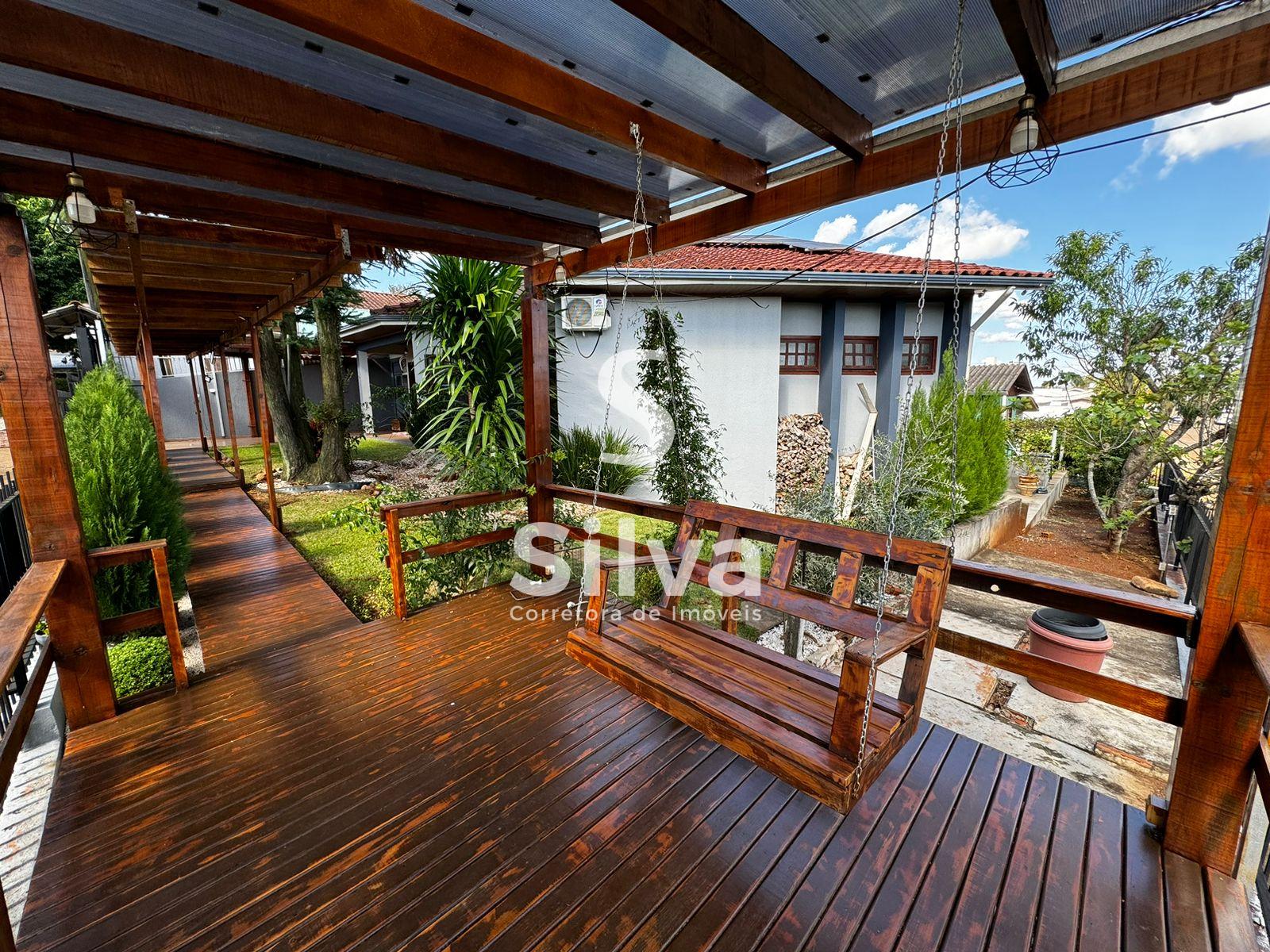 Casa a venda localizada no Bairro So Francisco de Assis, Dois Vizinhos-PR.