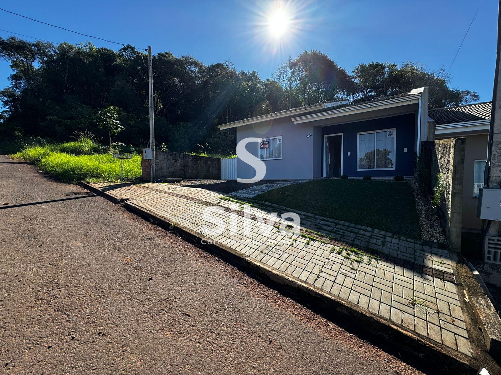 Casa a venda, localizada no Loteamento Alto da Zacarias, Dois Vizinhos-PR.