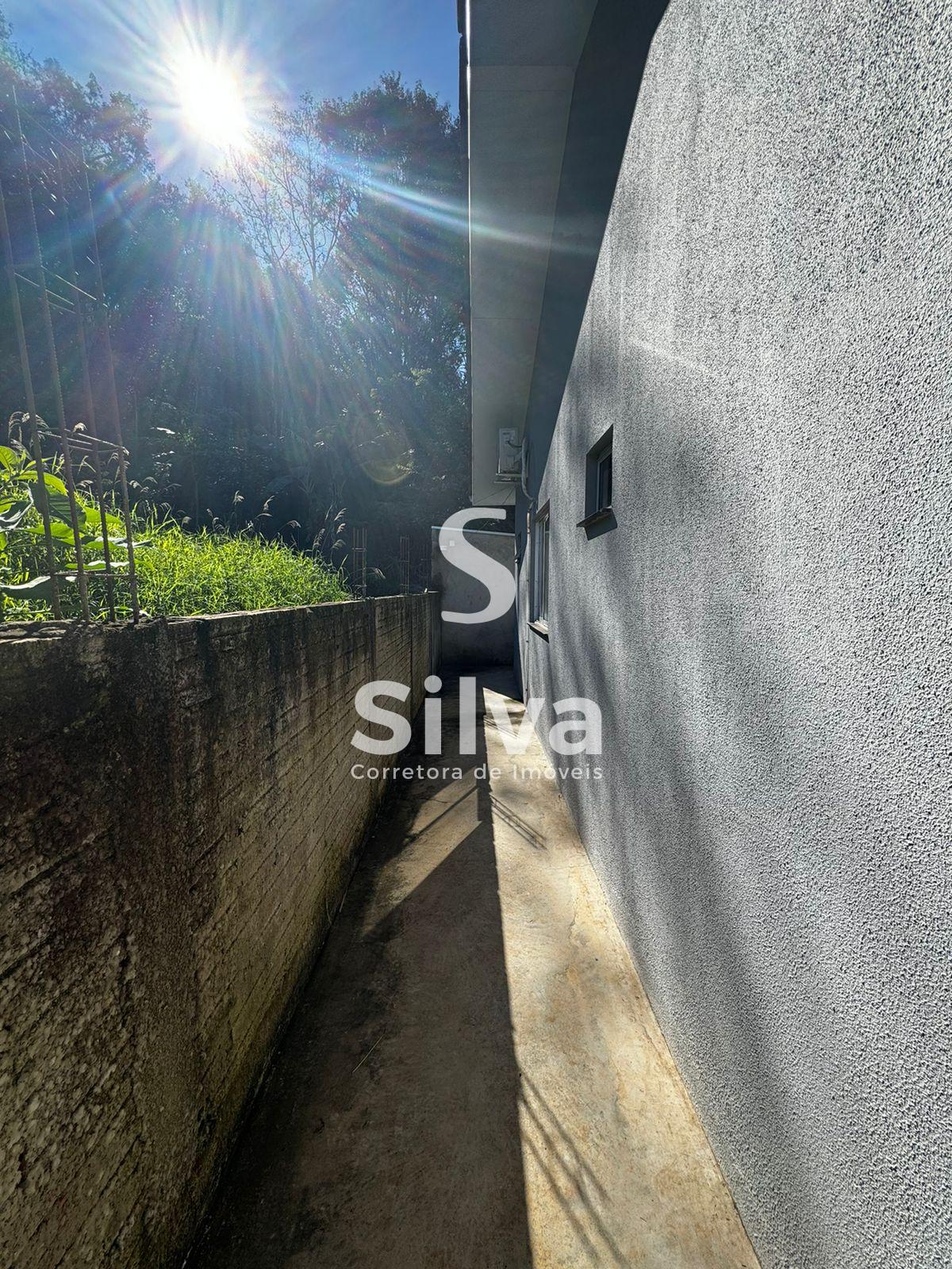 Casa a venda, localizada no Loteamento Alto da Zacarias, Dois Vizinhos-PR.