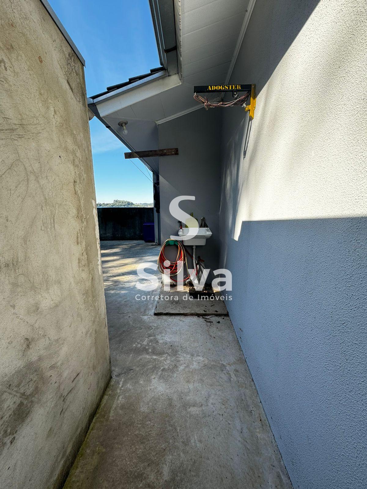 Casa a venda, localizada no Loteamento Alto da Zacarias, Dois Vizinhos-PR.