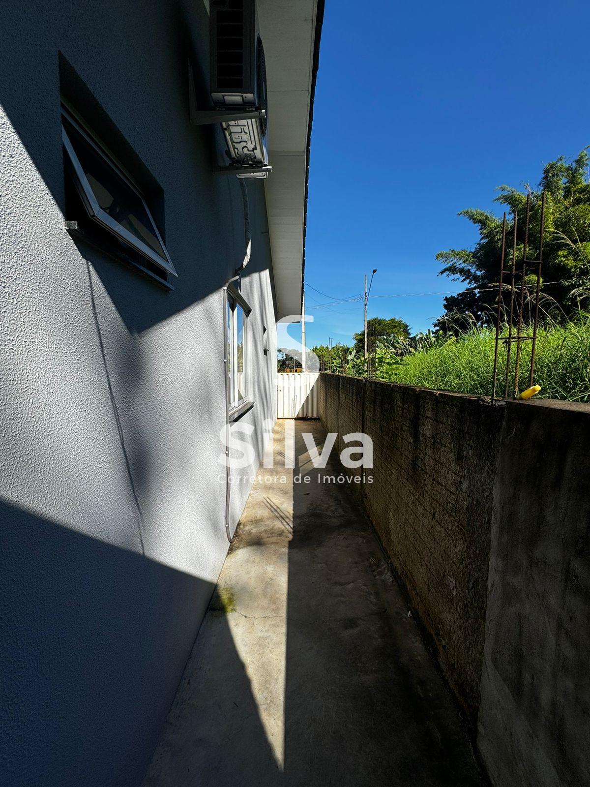 Casa a venda, localizada no Loteamento Alto da Zacarias, Dois Vizinhos-PR.