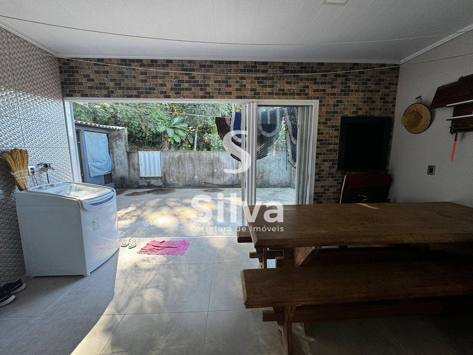 Casa a venda, localizada no Loteamento Alto da Zacarias, Dois Vizinhos-PR.