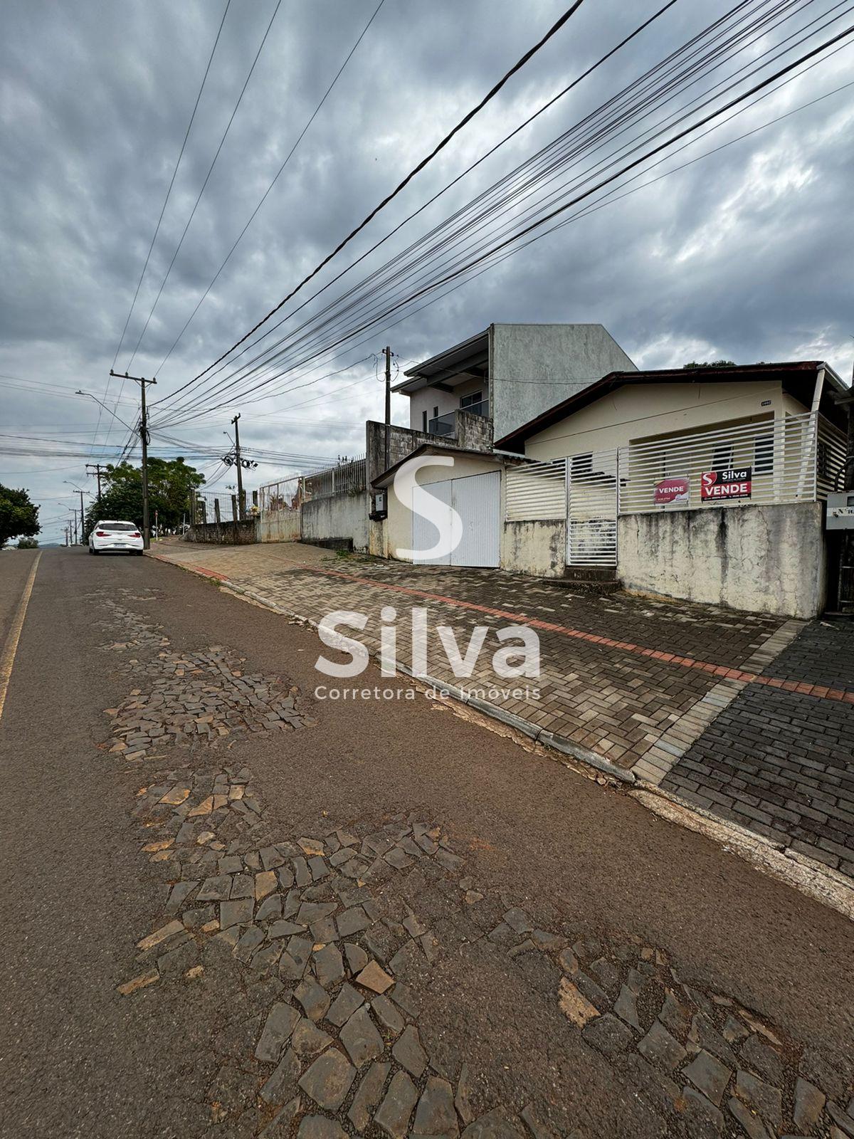 Casa a venda localizada no Bairro So Francisco de Assis, Dois Vizinhos-PR.