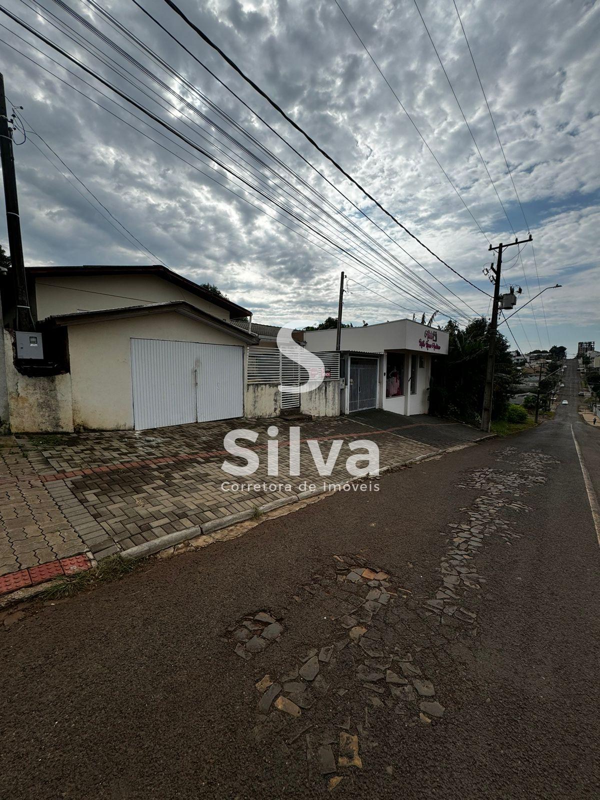 Casa a venda localizada no Bairro So Francisco de Assis, Dois Vizinhos-PR.