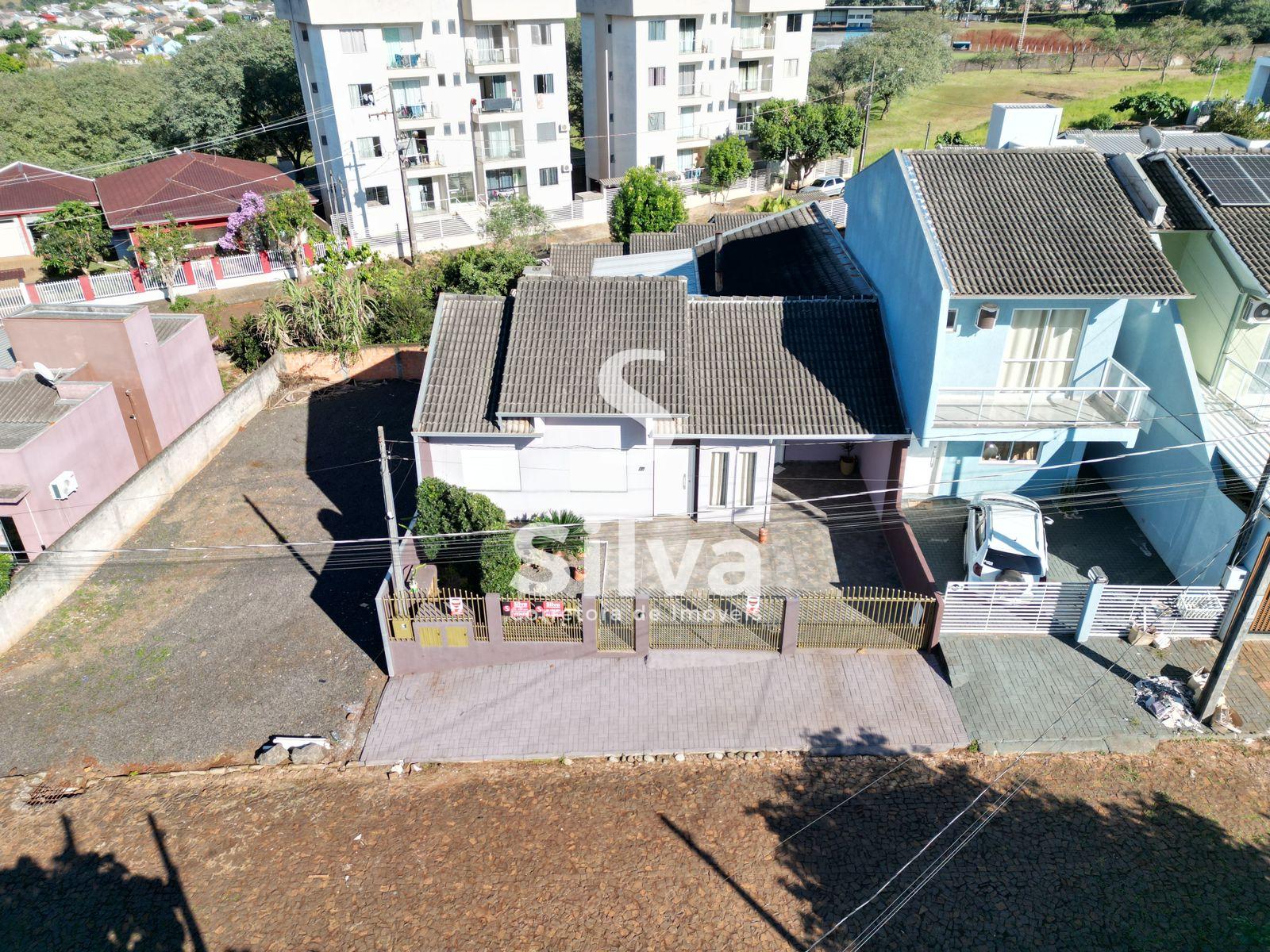 Casa a venda, localizada no Bairro So Francisco de Assis, Dois Vizinos-PR.