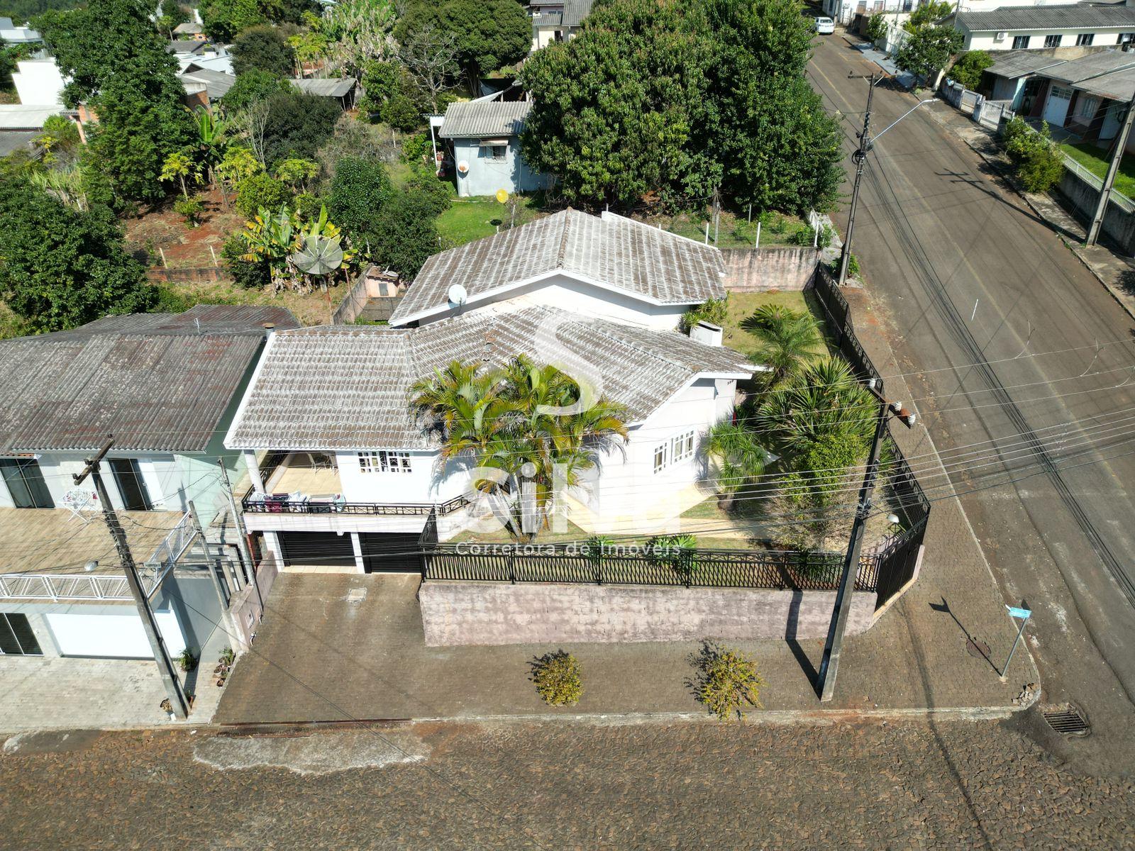 Casa a venda localizada no Centro Norte, Dois Vizinhos-PR.