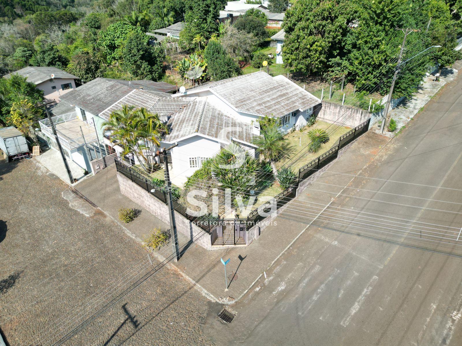 Casa a venda localizada no Centro Norte, Dois Vizinhos-PR.