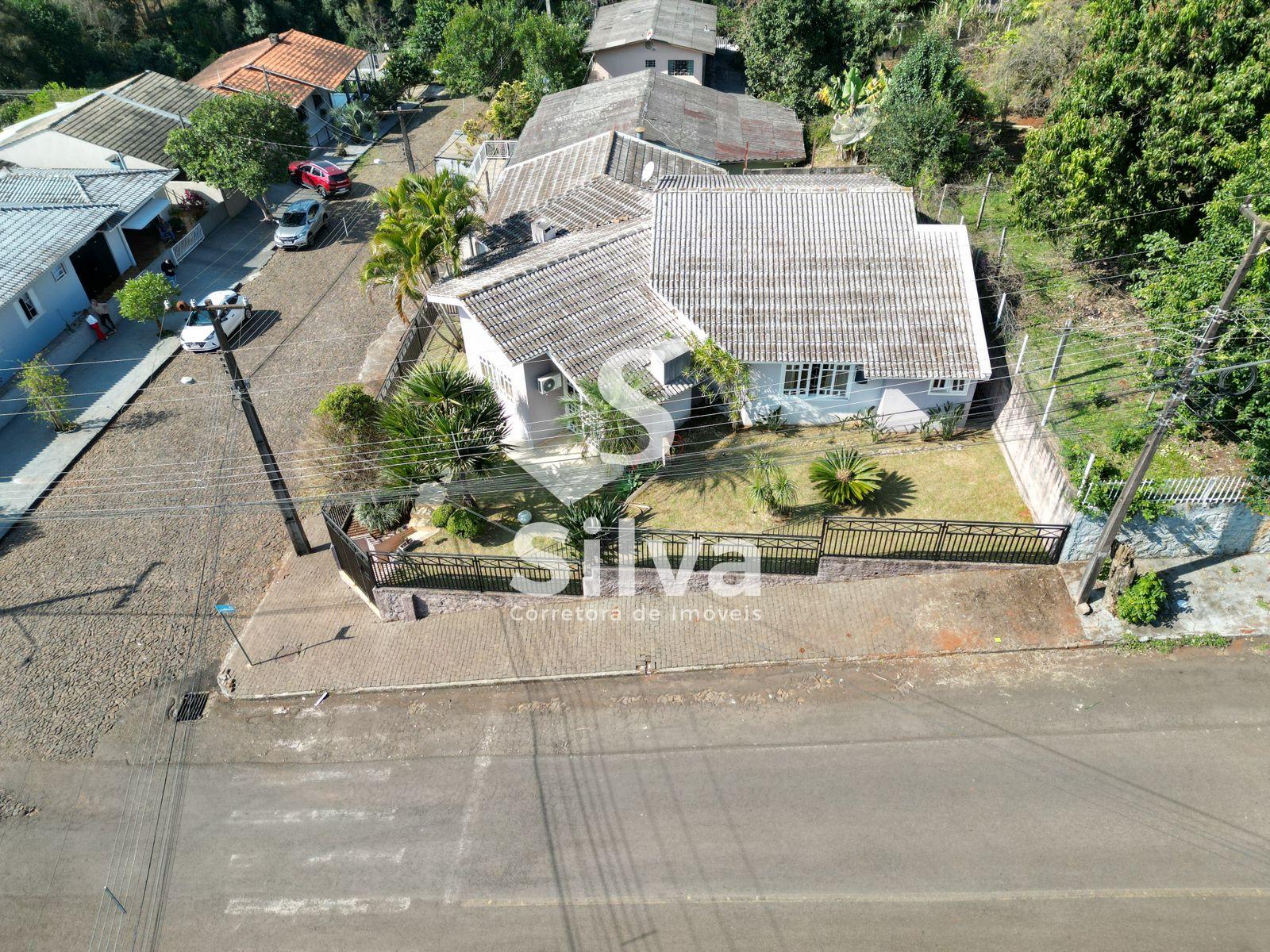 Casa a venda localizada no Centro Norte, Dois Vizinhos-PR.
