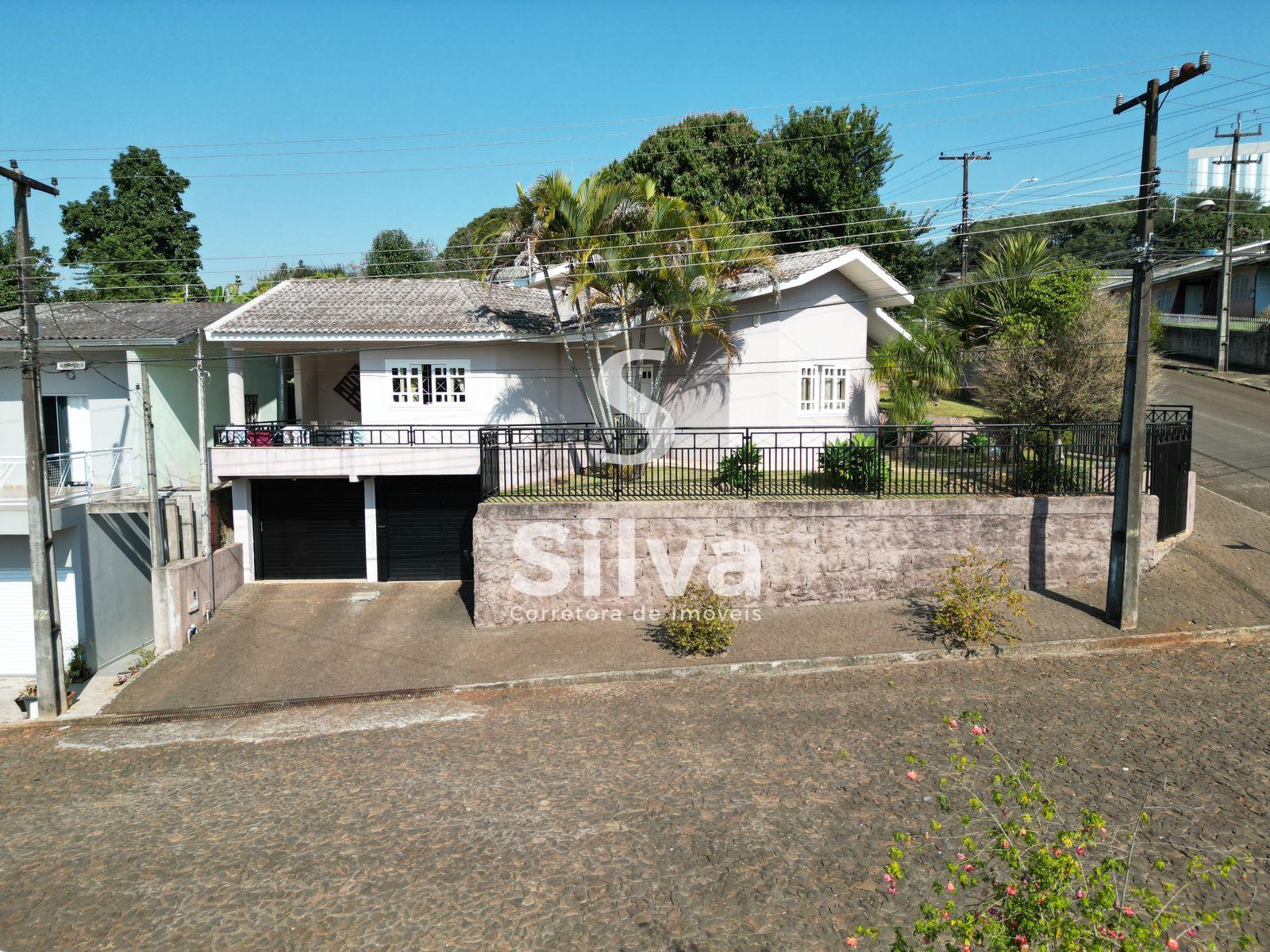 Casa a venda localizada no Centro Norte, Dois Vizinhos-PR.
