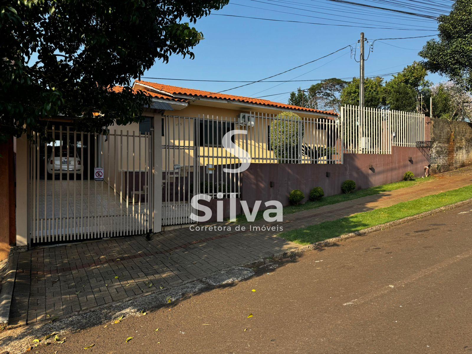 Casa a venda localizada no Centro Sul, Dois Vizinhos-PR.