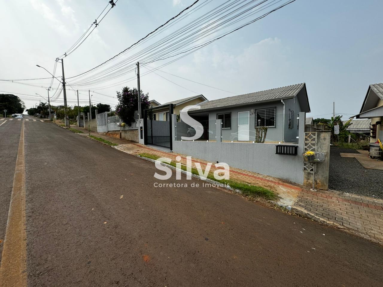 Casa a venda localizada no Bairro Margarida Galvan, Dois Vizinhos-PR.