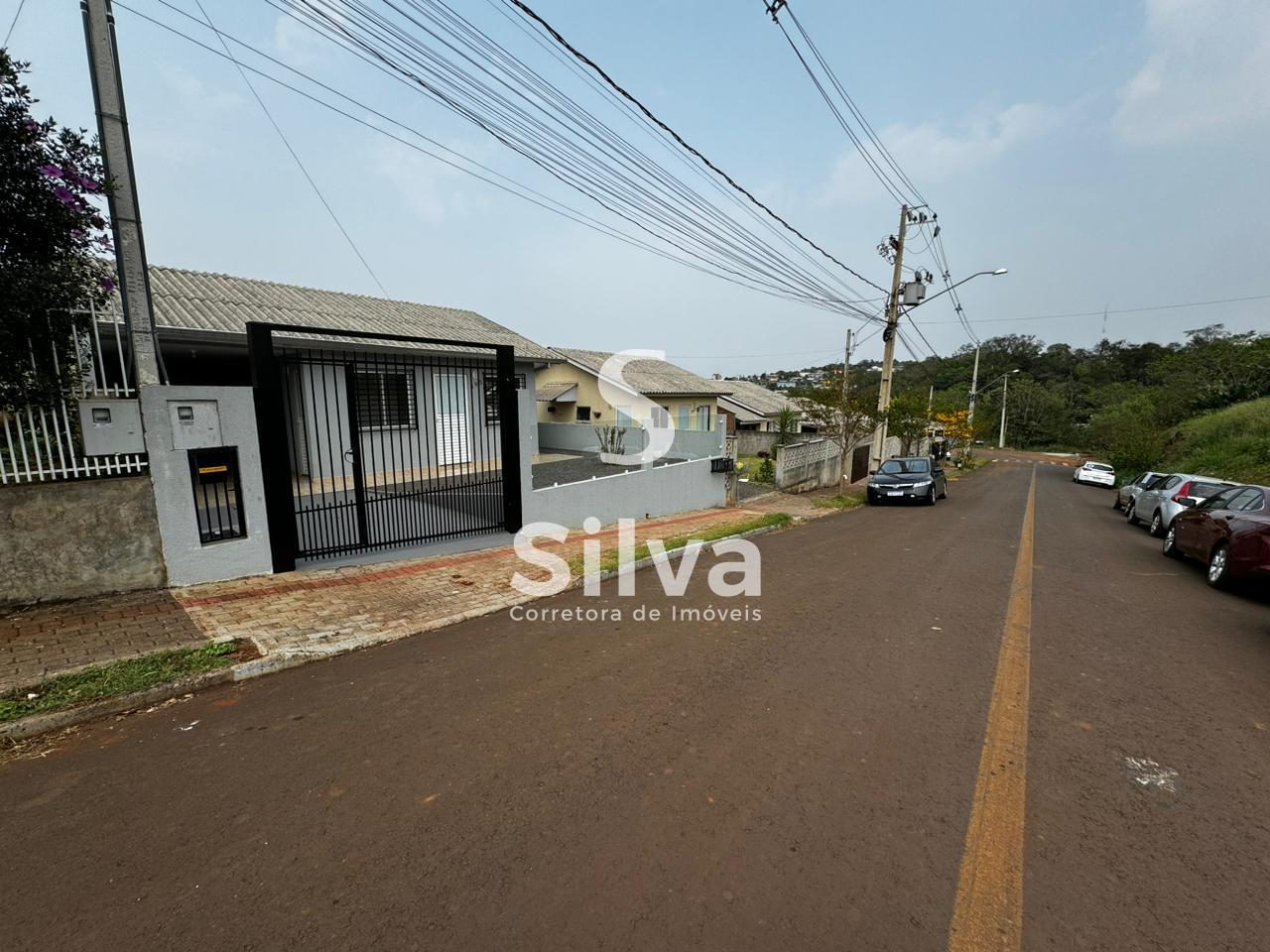 Casa a venda localizada no Bairro Margarida Galvan, Dois Vizinhos-PR.