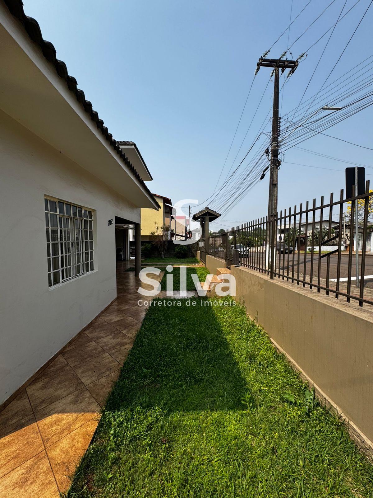 Sobrado a venda localizado no Bairro Sagrada Familia, Dois Vizinhos-PR.