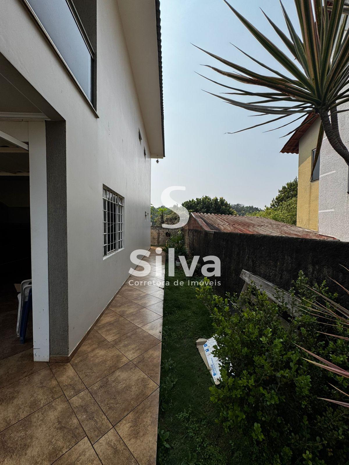 Sobrado a venda localizado no Bairro Sagrada Familia, Dois Vizinhos-PR.