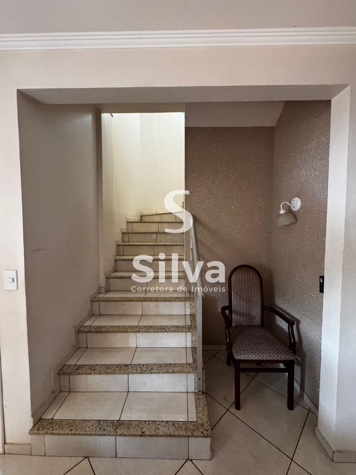 Sobrado a venda localizado no Bairro Sagrada Familia, Dois Vizinhos-PR.