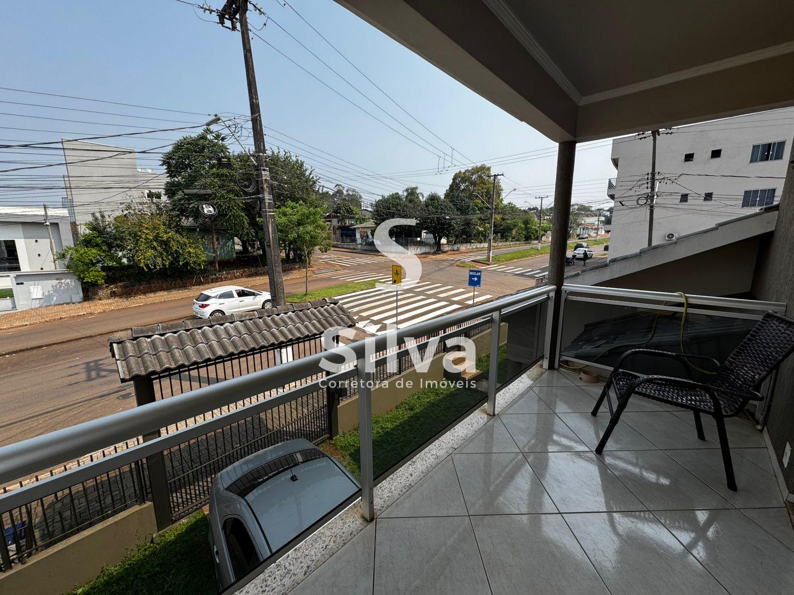 Sobrado a venda localizado no Bairro Sagrada Familia, Dois Vizinhos-PR.