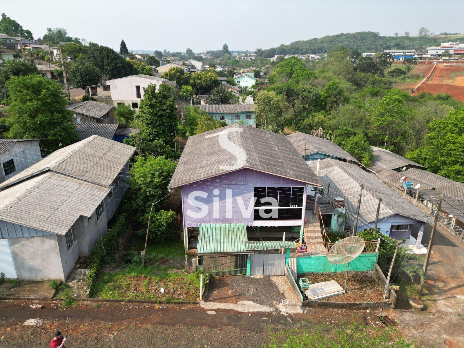 Casa a venda localizada no Bairro Nossa Senhora de Lurdes, Dois Vizinhos-PR.